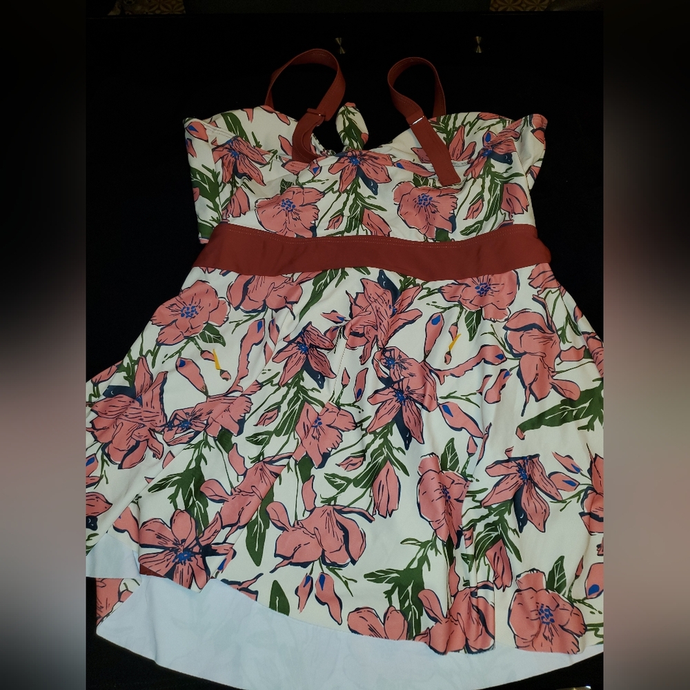 NWT one piece floral swimsuit with tummy cut out - Picture 2 of 7